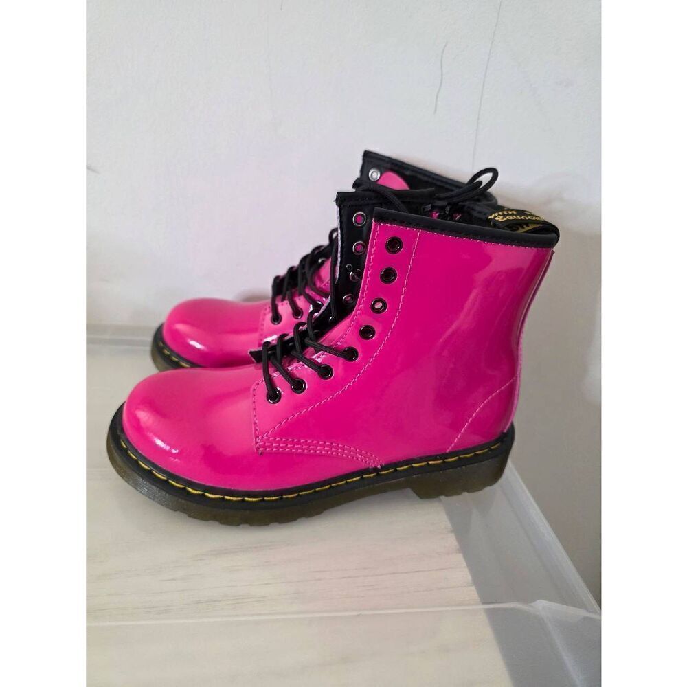 Dr. Marten girls hot pink patent leather boot US 3